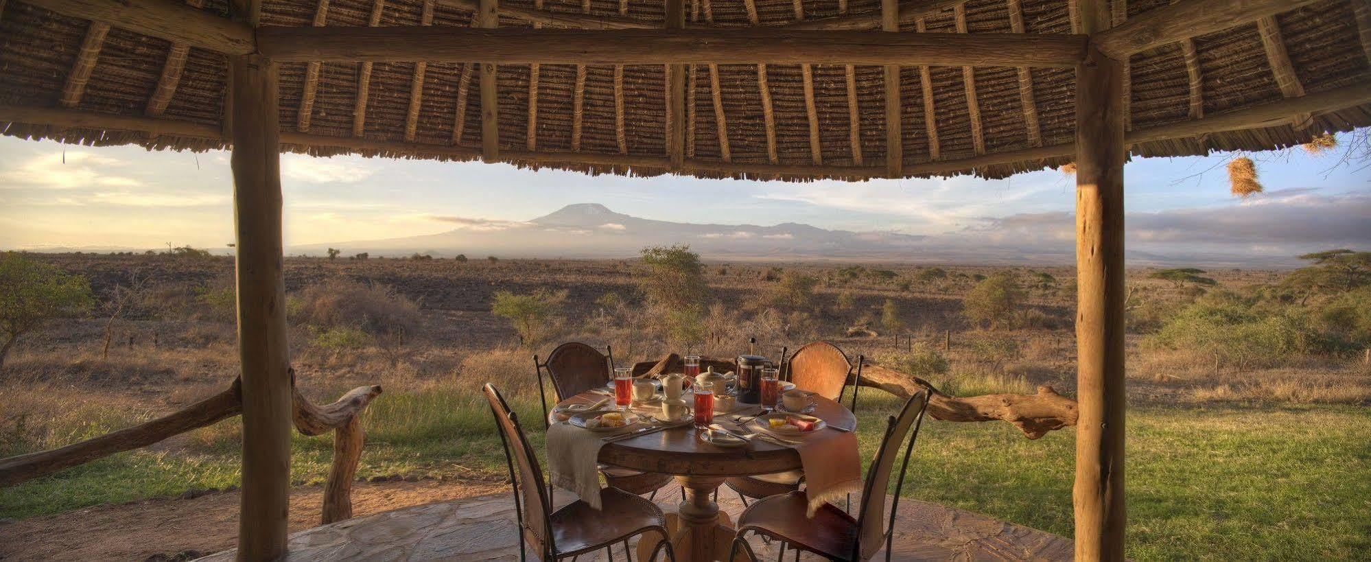 Hotel Elewana Tortilis Camp à Amboseli Extérieur photo